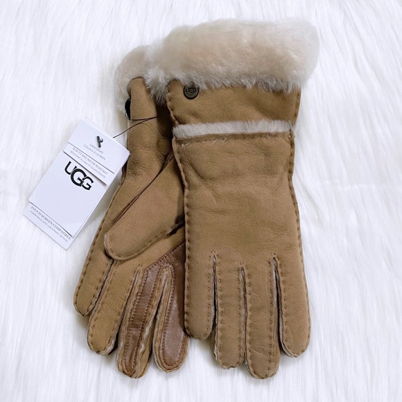 UGG Women’s Seamed Tech Gloves In Chestnut - Picture 1 of 6